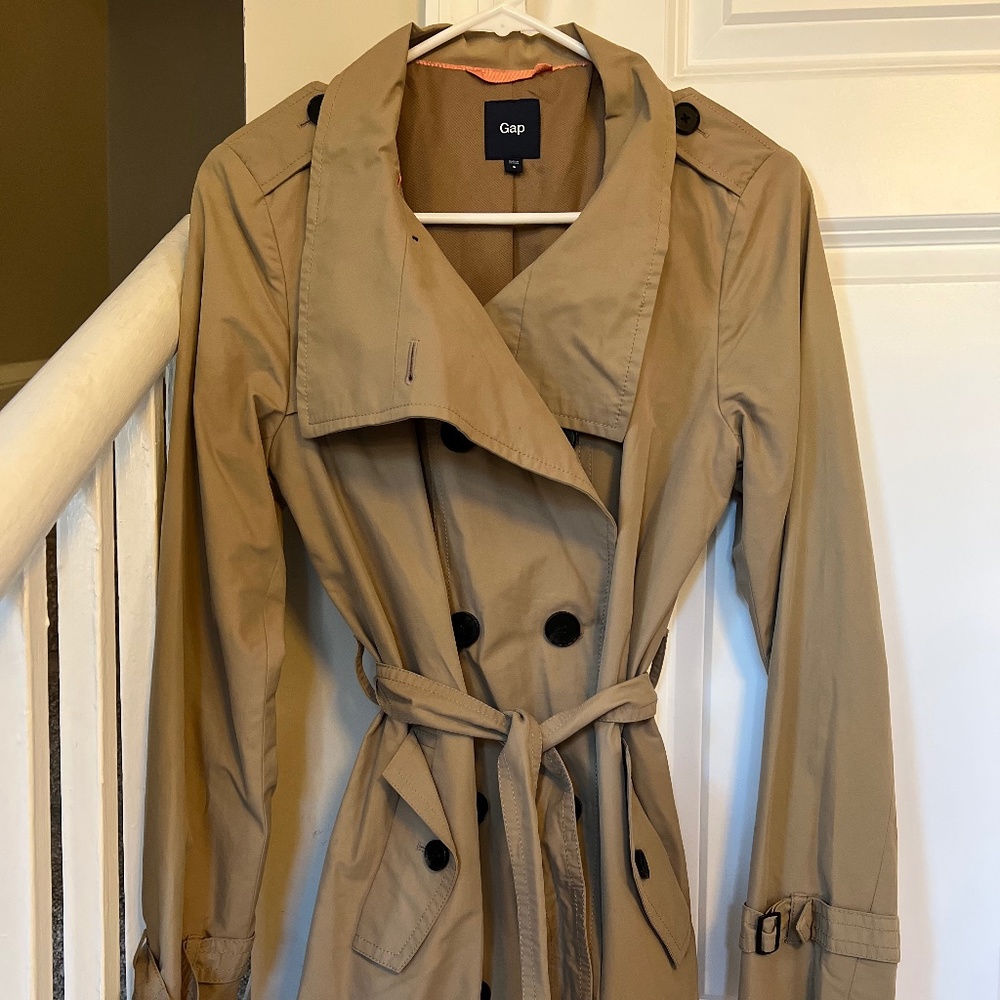 NWOT Gap Trench raincoat Jacket